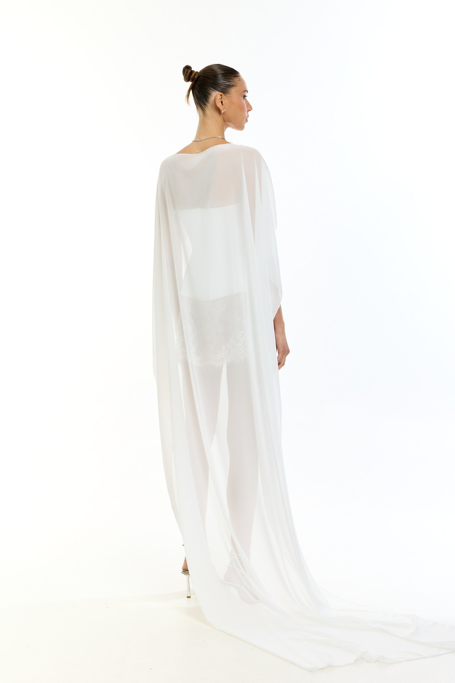 ‏Dorée white cape